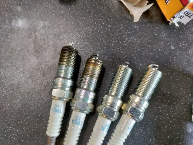 What is my spark plug telling me? Cylinder 1 misfire code, mildly rough  idle and uses fair amount of oil. '03 Civic 200,000 miles. : r/Cartalk